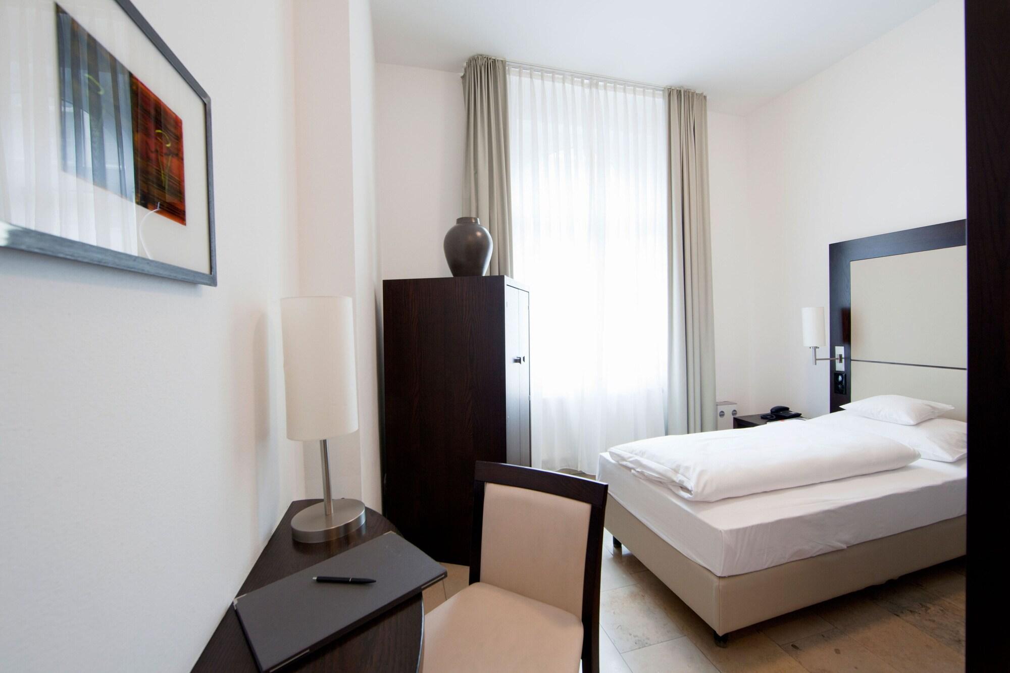 Burns Art Hotel Дюссельдорф Екстер'єр фото