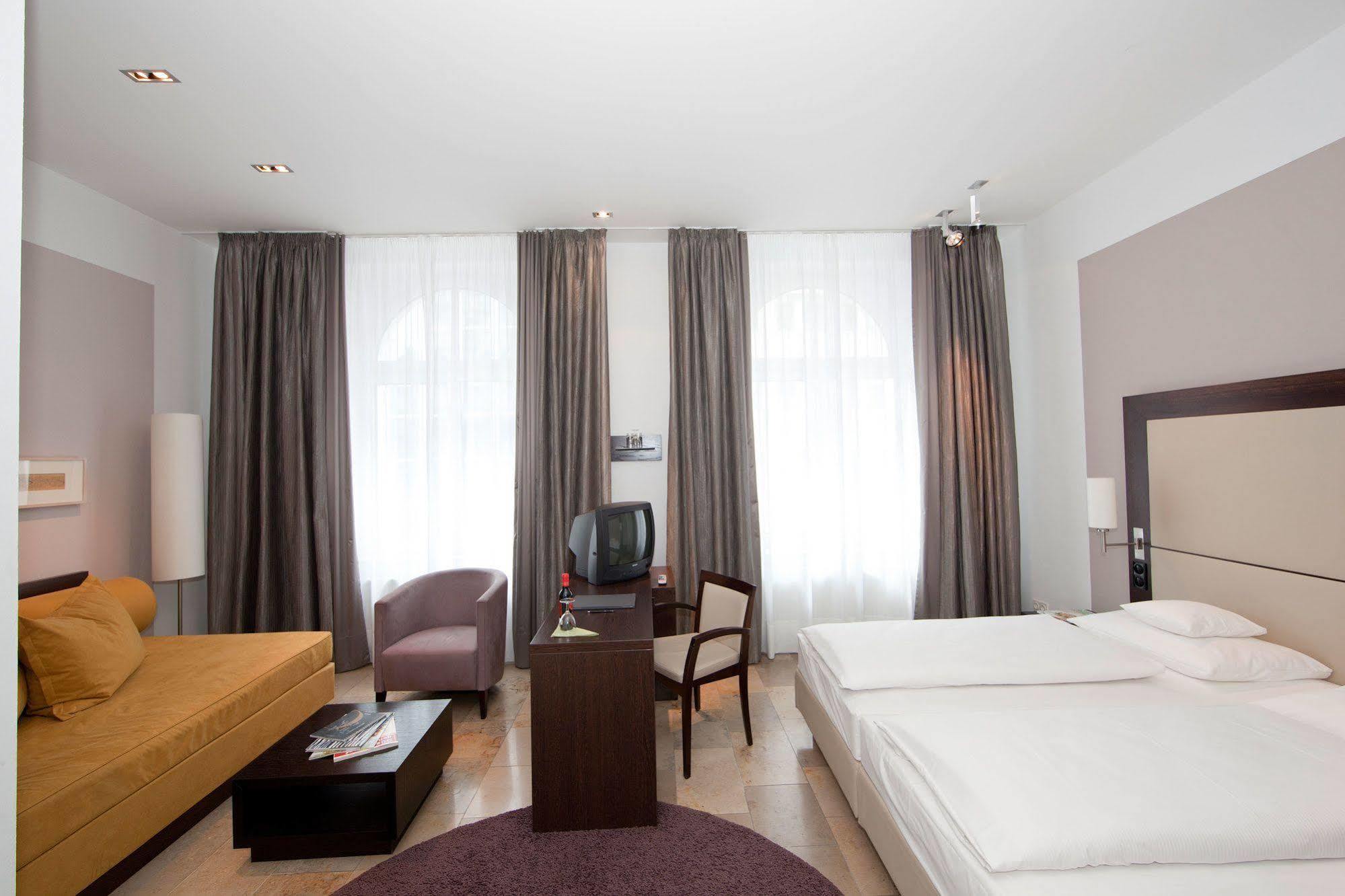 Burns Art Hotel Дюссельдорф Екстер'єр фото