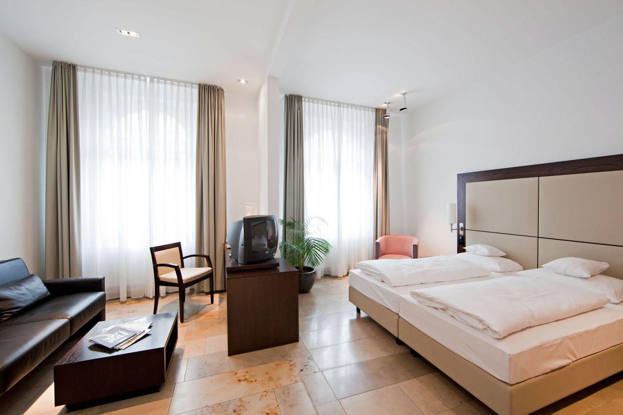 Burns Art Hotel Дюссельдорф Номер фото